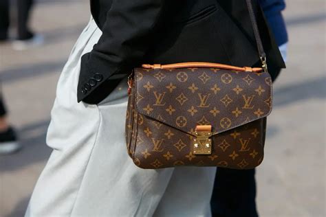 louis vuitton heuptas dames|louis vuitton crossbody bag.